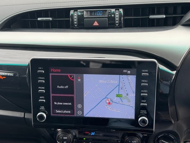 2022 Toyota Hilux SR5 image 14