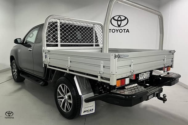 2020 Toyota Hilux SR5 image 8