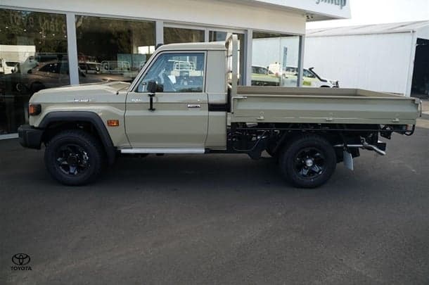 2025 Toyota LC Military GXL image 3
