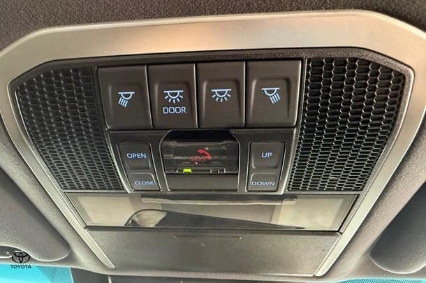 2022 Toyota Landcruiser VX image 30
