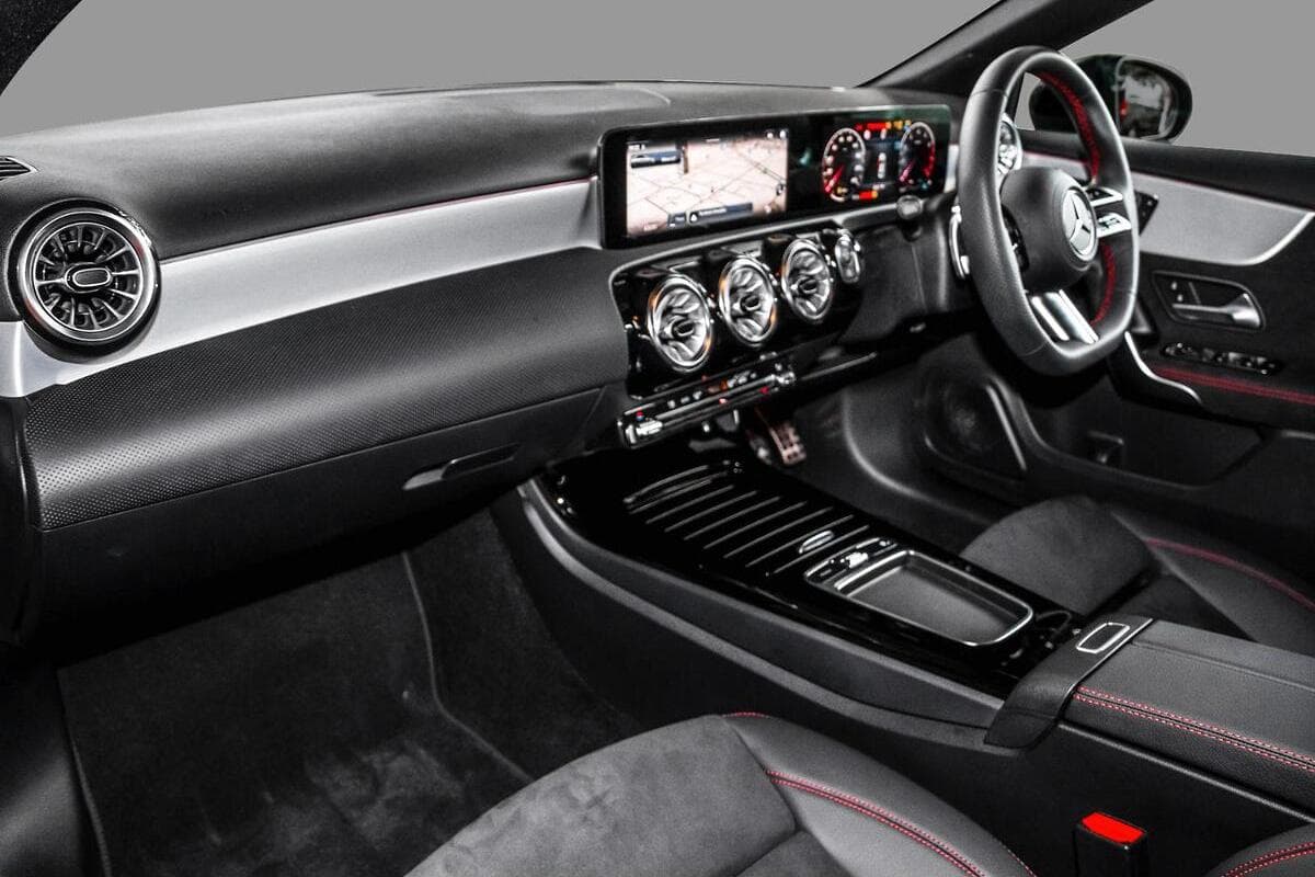 2025 Mercedes-Benz A-Class A250 Auto 4MATIC image 9