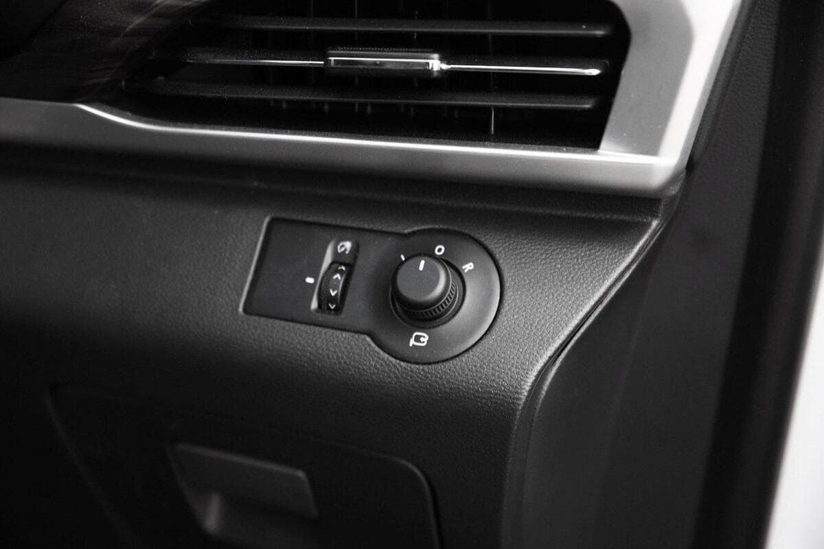 2024 LDV D90 Auto image 11
