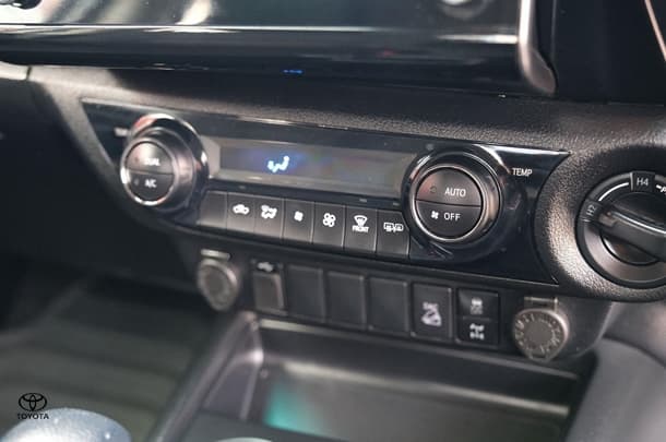 2022 Toyota Hilux SR5 image 22