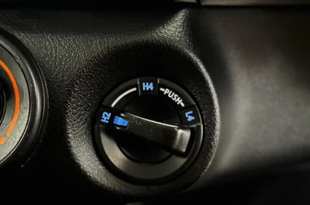 2020 Toyota Hilux SR image 27