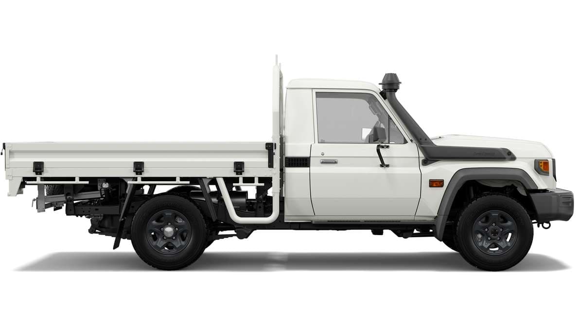 2024 Toyota LandCruiser 79 GX Single-Cab Cab-Chassis image 2