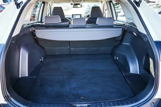 2020 Toyota RAV4 GXL image 8