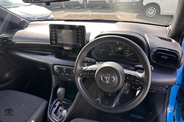 2022 Toyota Yaris Ascent Sport image 14