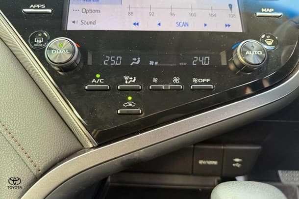 2019 Toyota Camry Hybrid Ascent Sport image 24