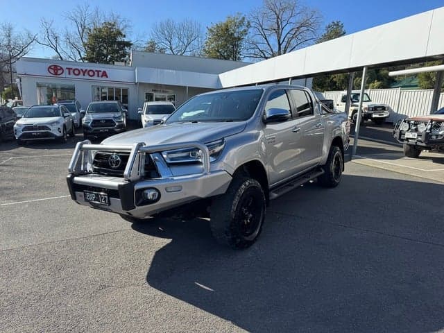 2022 Toyota Hilux SR5 image 4