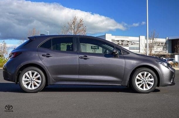 2024 Toyota Corolla Hatch Hybrid Ascent Sport image 3