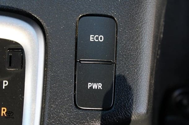 2023 Toyota Hilux 4x4 SR5 image 30