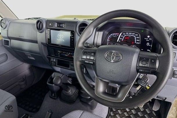 2025 Toyota LANDCRUISER MILITARY GXL image 19