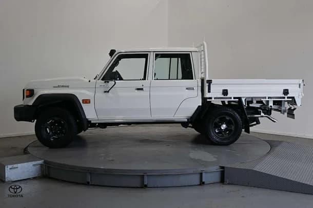 2025 Toyota LC Military GXL image 7