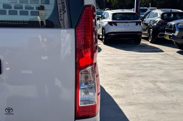 2021 Toyota HiAce LWB image 6