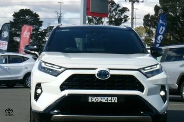 2022 Toyota RAV4 XSE image 3