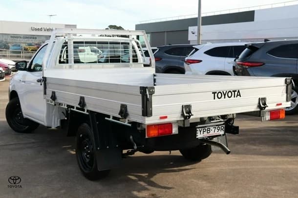 2024 Toyota Hilux 4x2 Workmate image 3