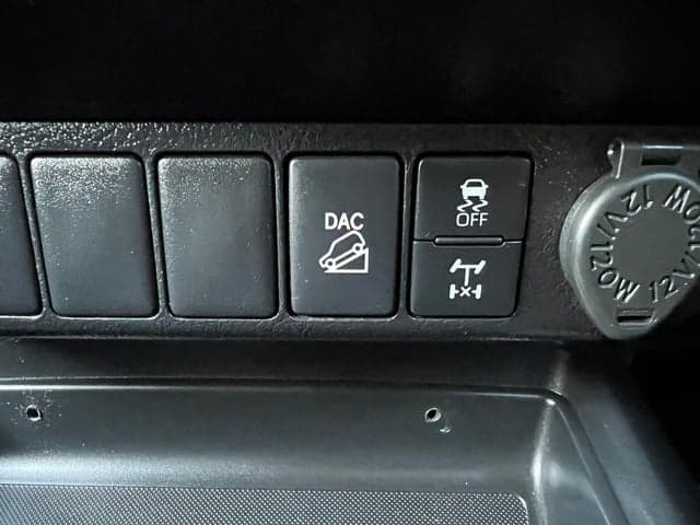 2022 Toyota HILUX SR5 image 24