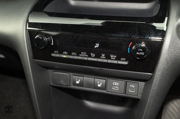 2024 Toyota Yaris Cross Hybrid Urban image 12