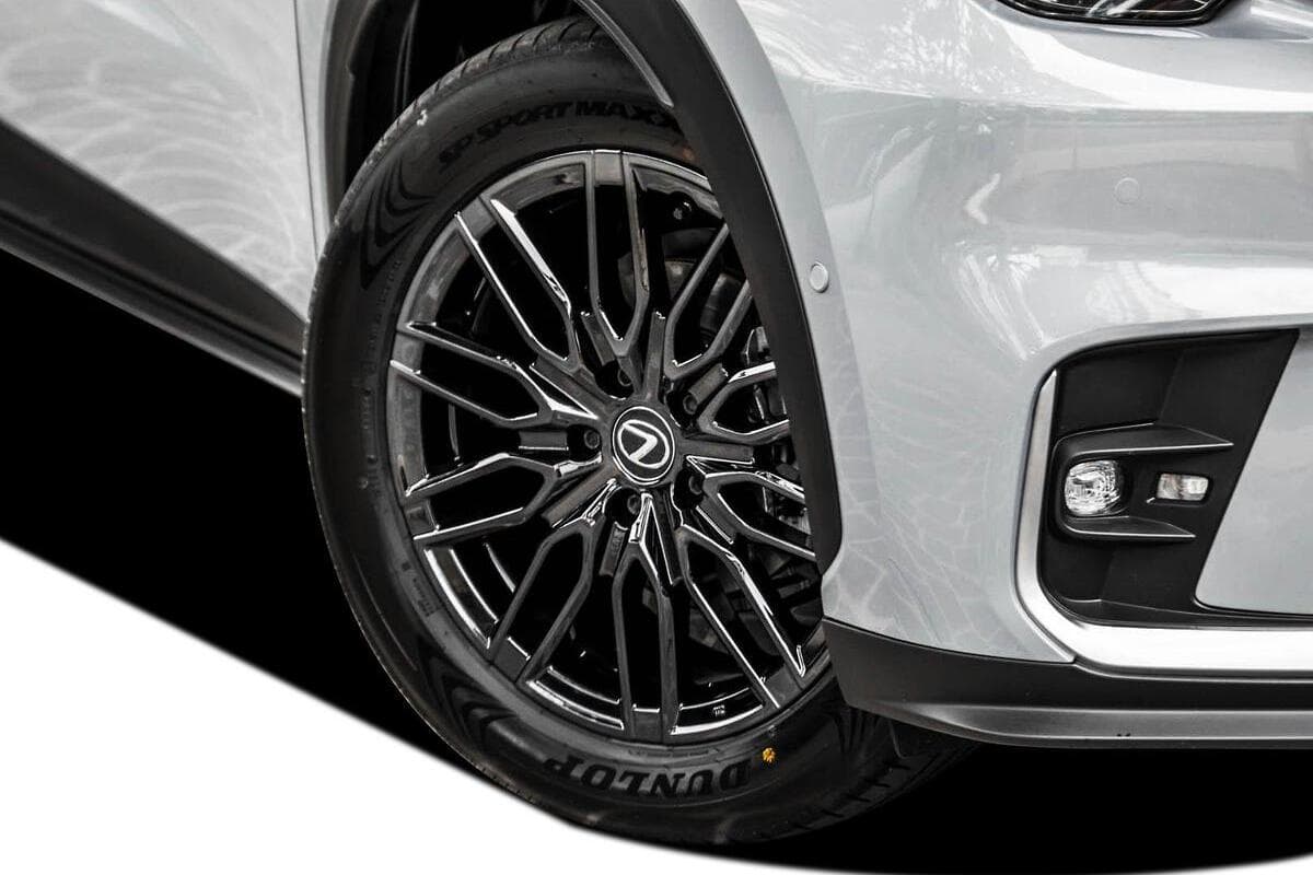 2025 Lexus LBX Sports Luxury Auto 2WD image 18