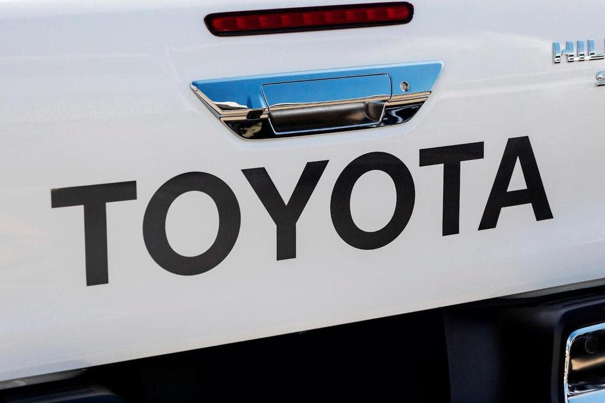 2024 Toyota Hilux SR5 Auto 4x4 image 9