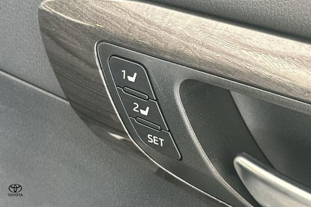 2024 Toyota Kluger Hybrid AWD GRANDE image 39