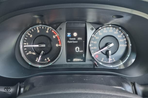 2020 Toyota Hilux 4x4 SR5 image 21
