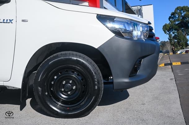 2021 Toyota HILUX Workmate image 24