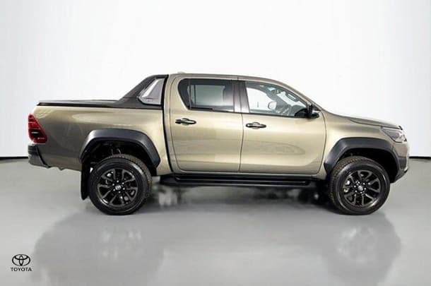 2023 Toyota Hilux Rogue image 11