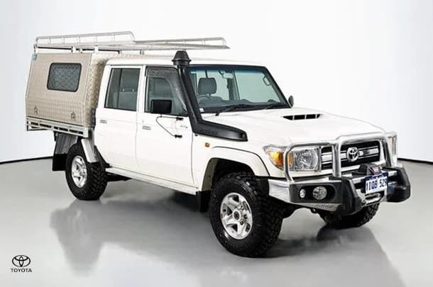 2021 Toyota LANDCRUISER MILITARY GXL image 1