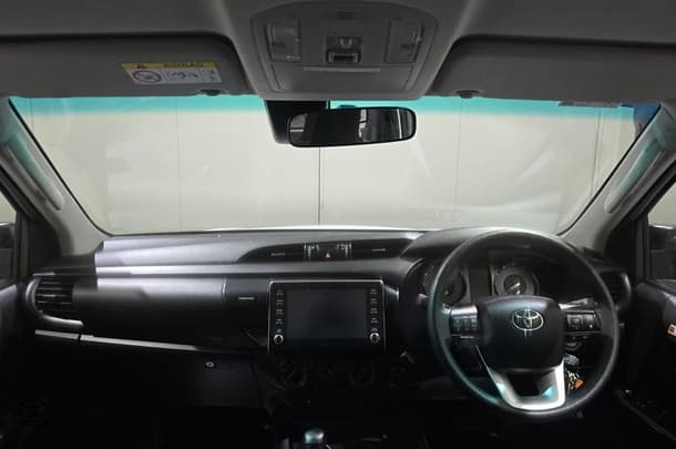 2023 Toyota Hilux SR image 14