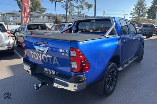 2023 Toyota Hilux 4x4 SR5 image 4