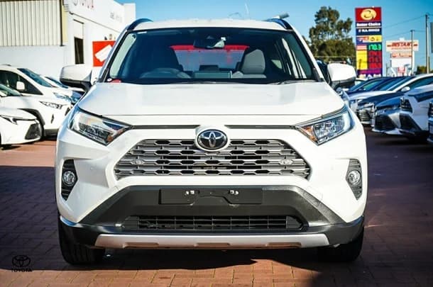 2020 Toyota RAV4 GXL image 2