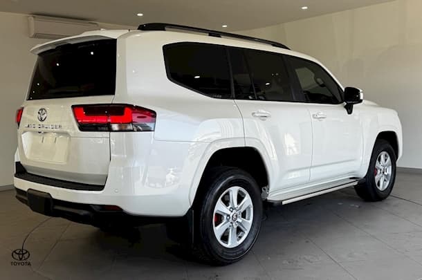 2022 Toyota Landcruiser GXL image 16