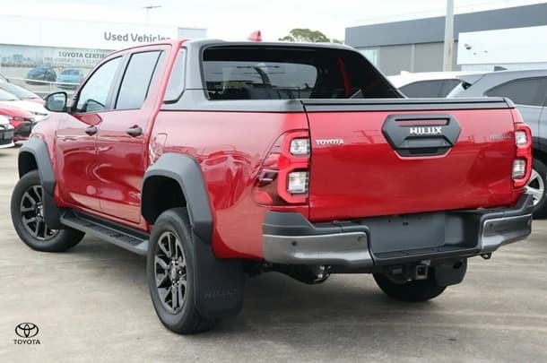 2023 Toyota Hilux 4x4 Rogue image 3