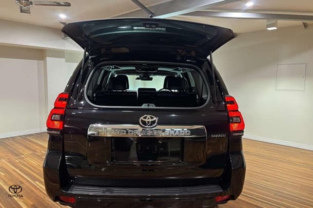 2021 Toyota Prado Kakadu image 13