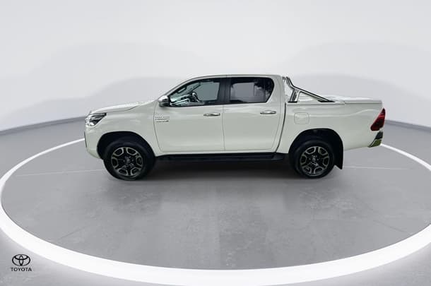 2023 Toyota Hilux SR5 image 5
