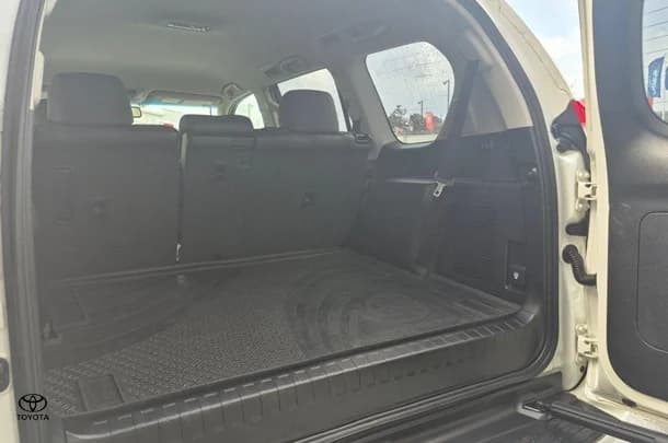 2017 Toyota Prado VX image 9