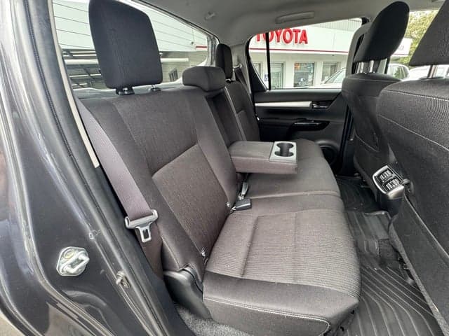 2022 Toyota Hilux SR5 image 18