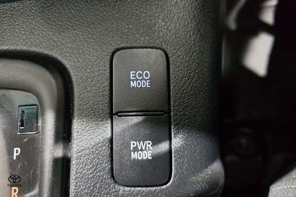 2021 Toyota Hilux SR image 23