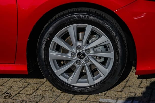 2021 Toyota Camry Ascent image 13