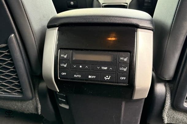 2021 Toyota Prado VX image 16