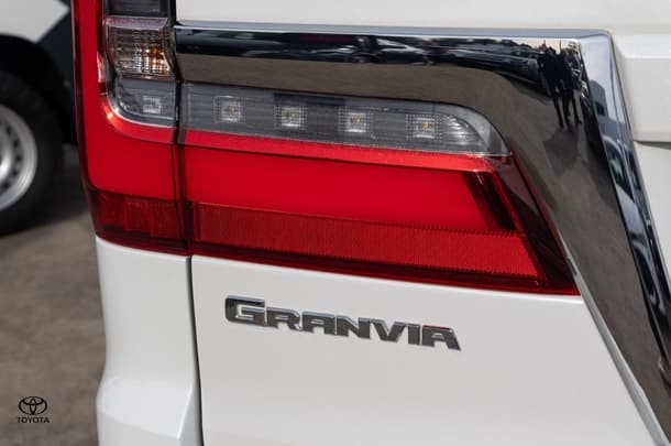 2020 Toyota Granvia Standard image 19