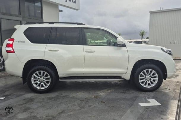 2017 Toyota Prado VX image 11