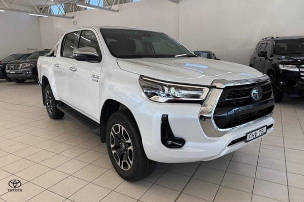 2023 Toyota Hilux SR5 image 8
