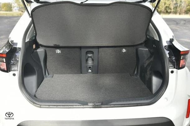 2024 Toyota Yaris Cross Hybrid GX image 4
