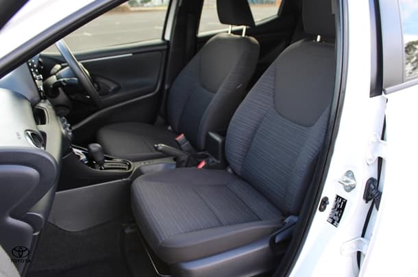 2021 Toyota Yaris Ascent Sport image 15