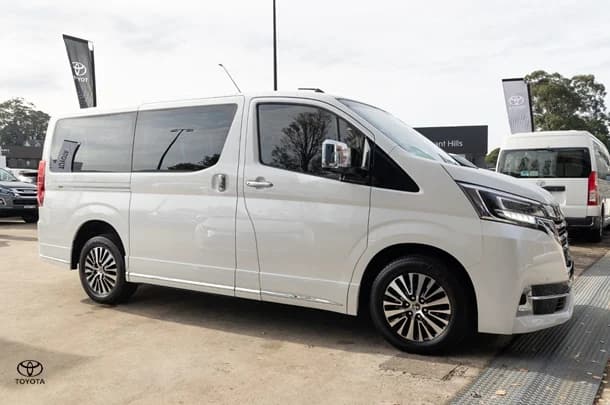 2020 Toyota Granvia Standard image 3