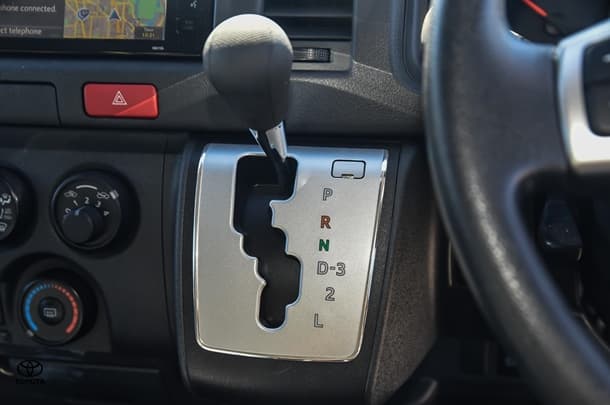 2018 Toyota Hiace SLWB image 17