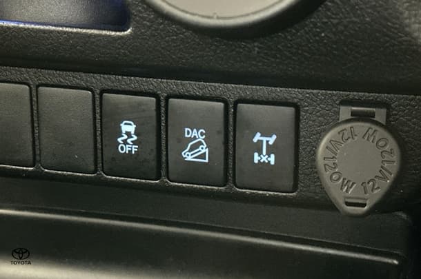 2019 Toyota Hilux SR image 25