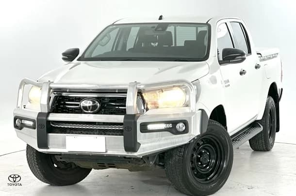 2019 Toyota Hilux SR image 1